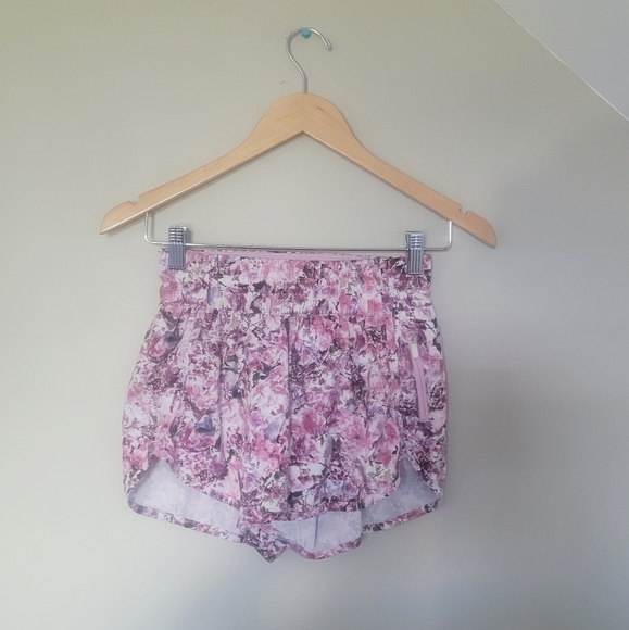 Lululemon Tracker Short Blossom Spritz - Picture 1 of 3